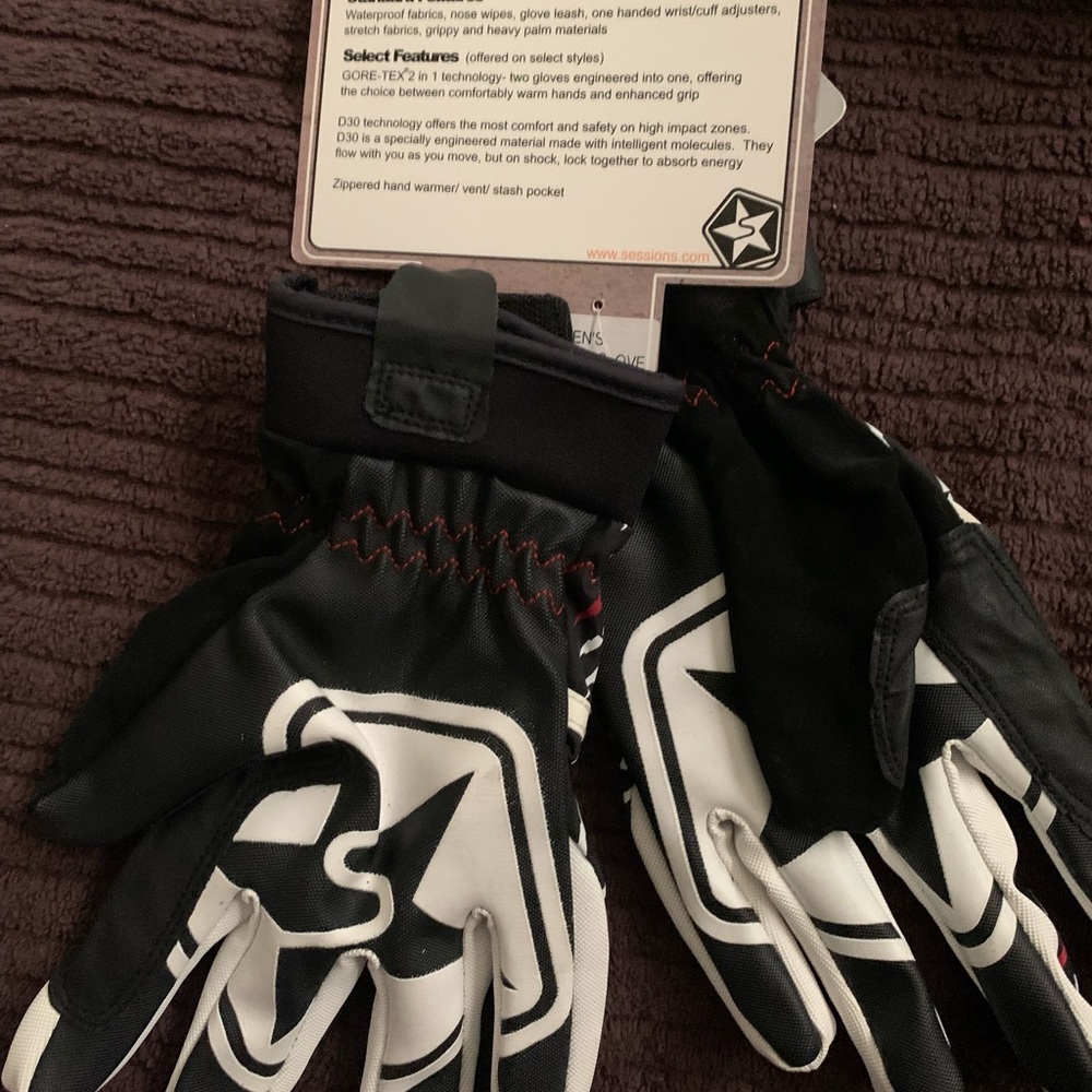 Gloves - Picture 3 of 4